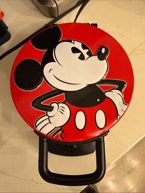 Disney Mickey Mouse 7.5 Inch Waffle Maker. Good Condition
